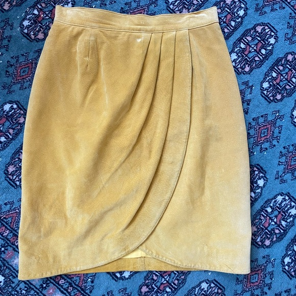 Vintage Danier yellow suede petal skirt - Picture 7 of 14